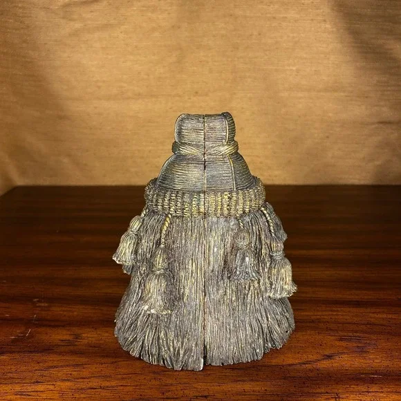 1980's Trompe L'oeil Bronze Colored Resin Tassel Bookends - a Pair - Picture 4 of 4